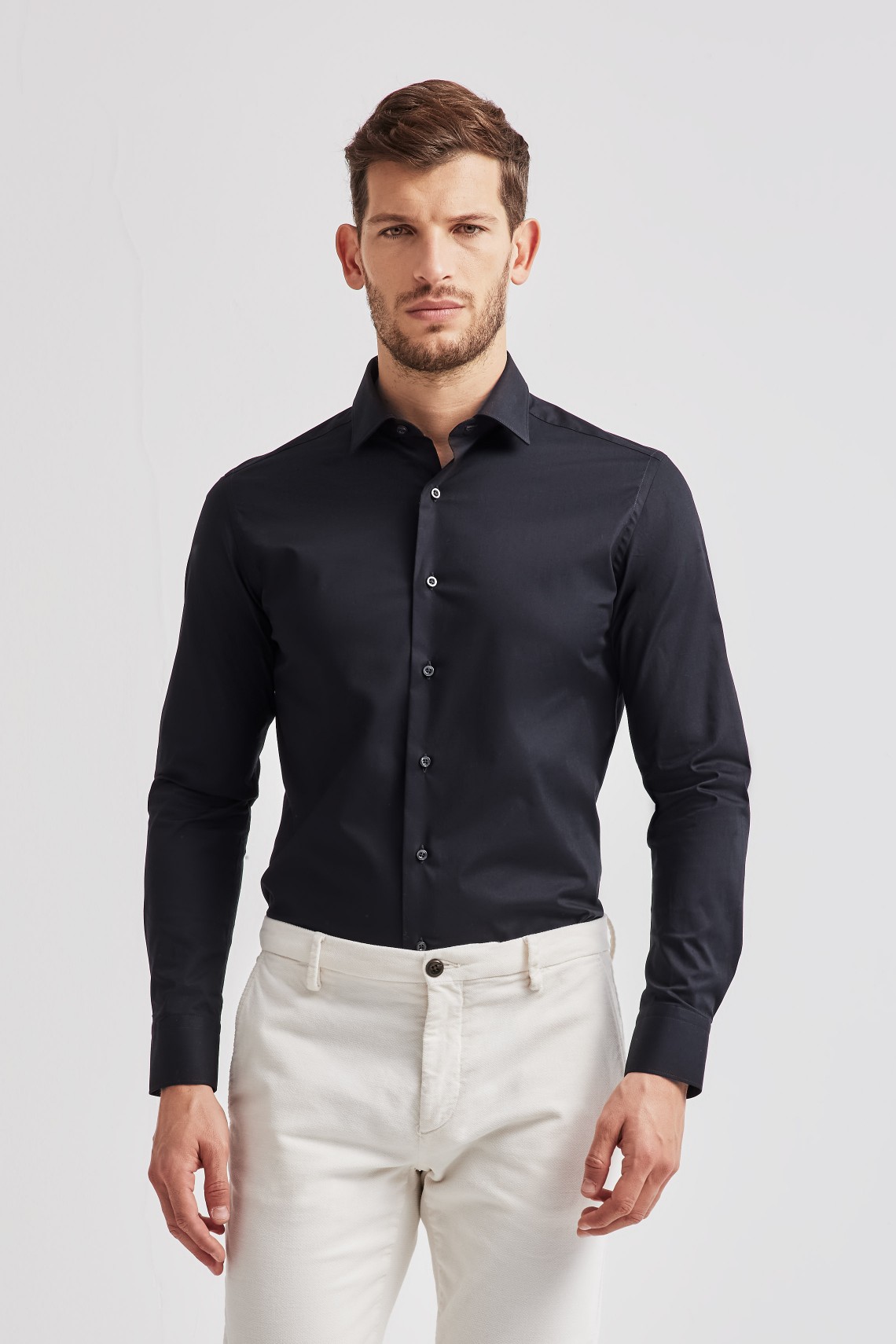 Black spread collar shirt in poplin fabric