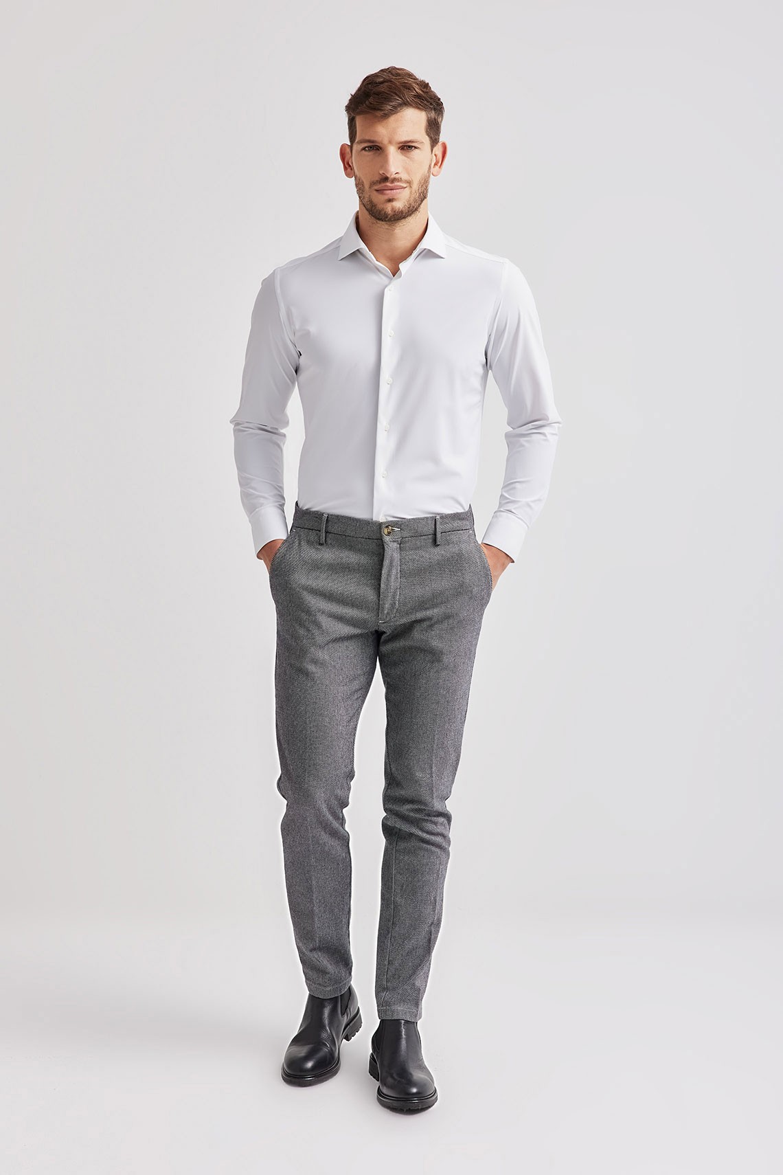 White cut-away collar shirt in high performance fabric