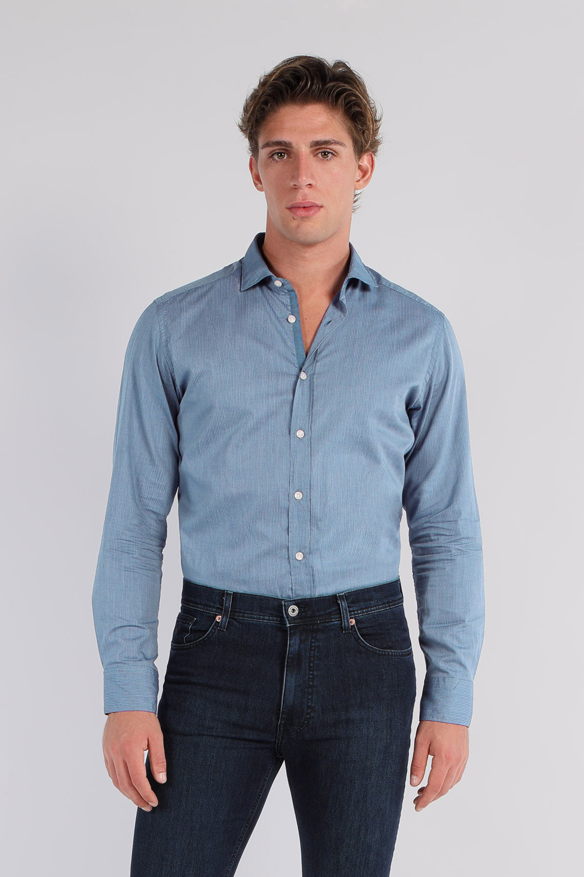 Camicia in tessuto spigato effetto denim con collo francese