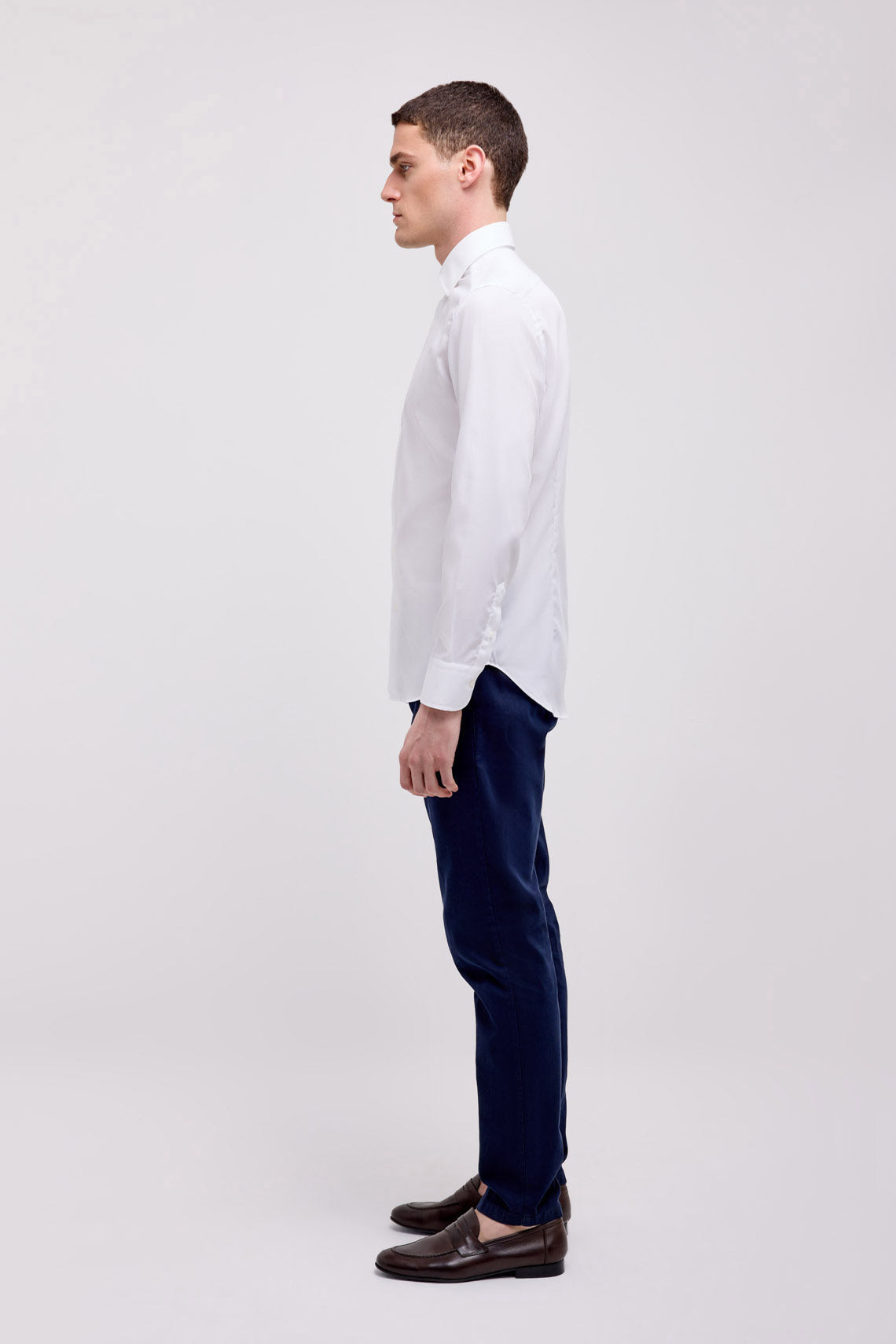 Camicia in twill antipiega con collo semifrancese