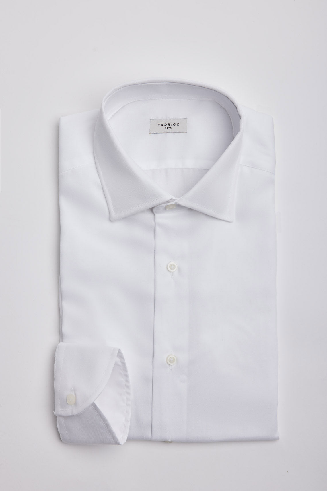 Camicia in twill antipiega con collo semifrancese