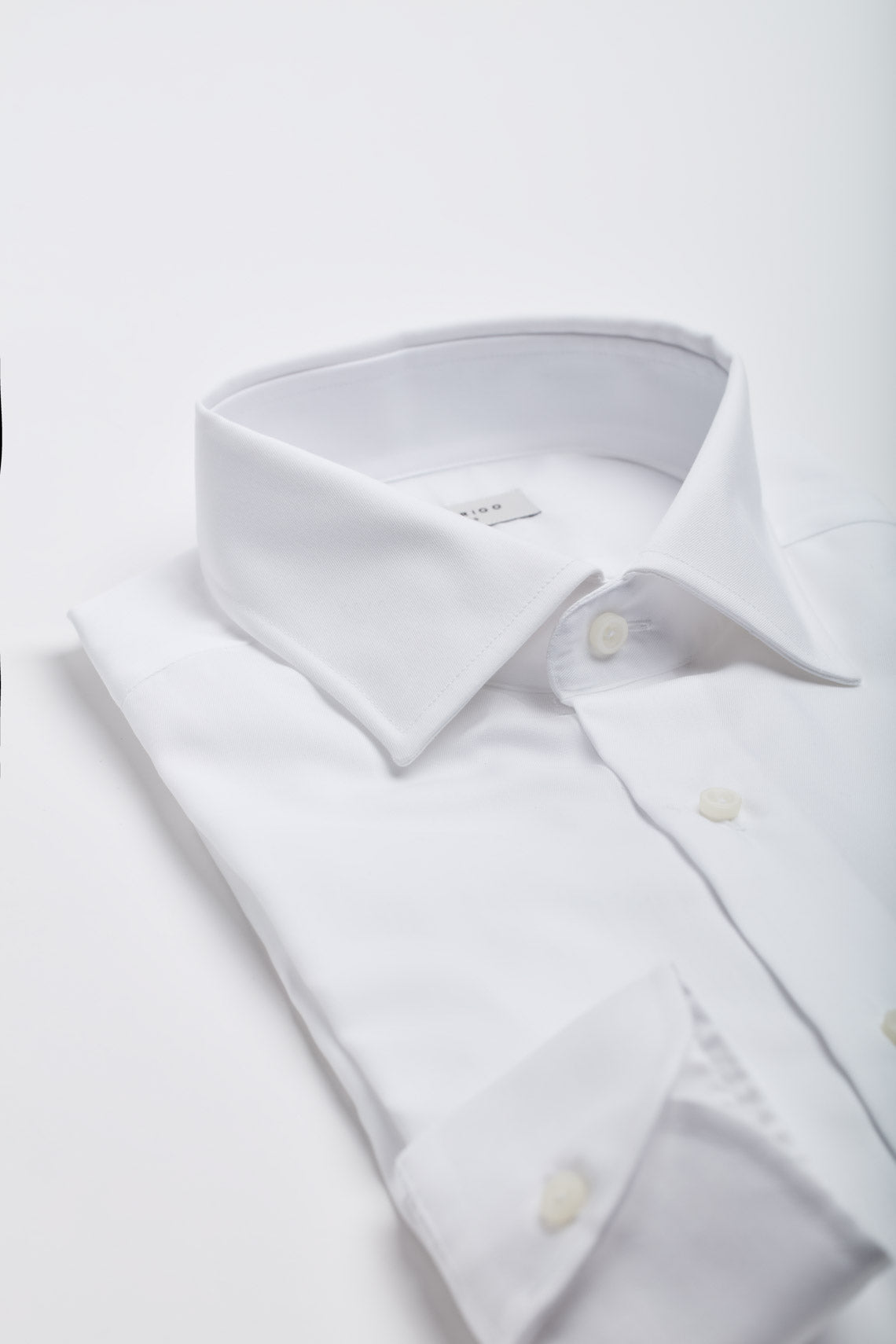 Camicia in twill antipiega con collo semifrancese