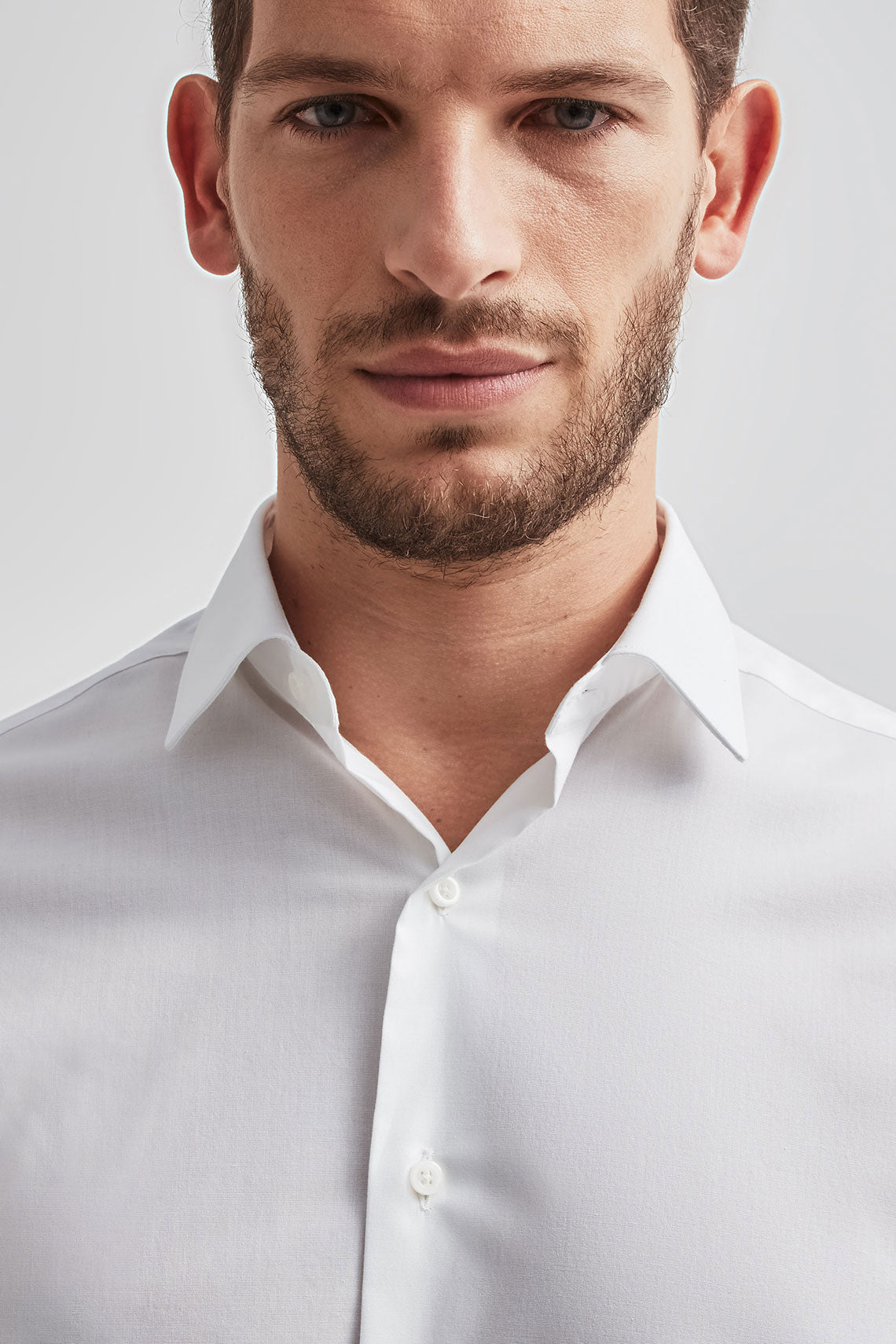 Camicia in tessuto popeline stretch con collo semifrancese
