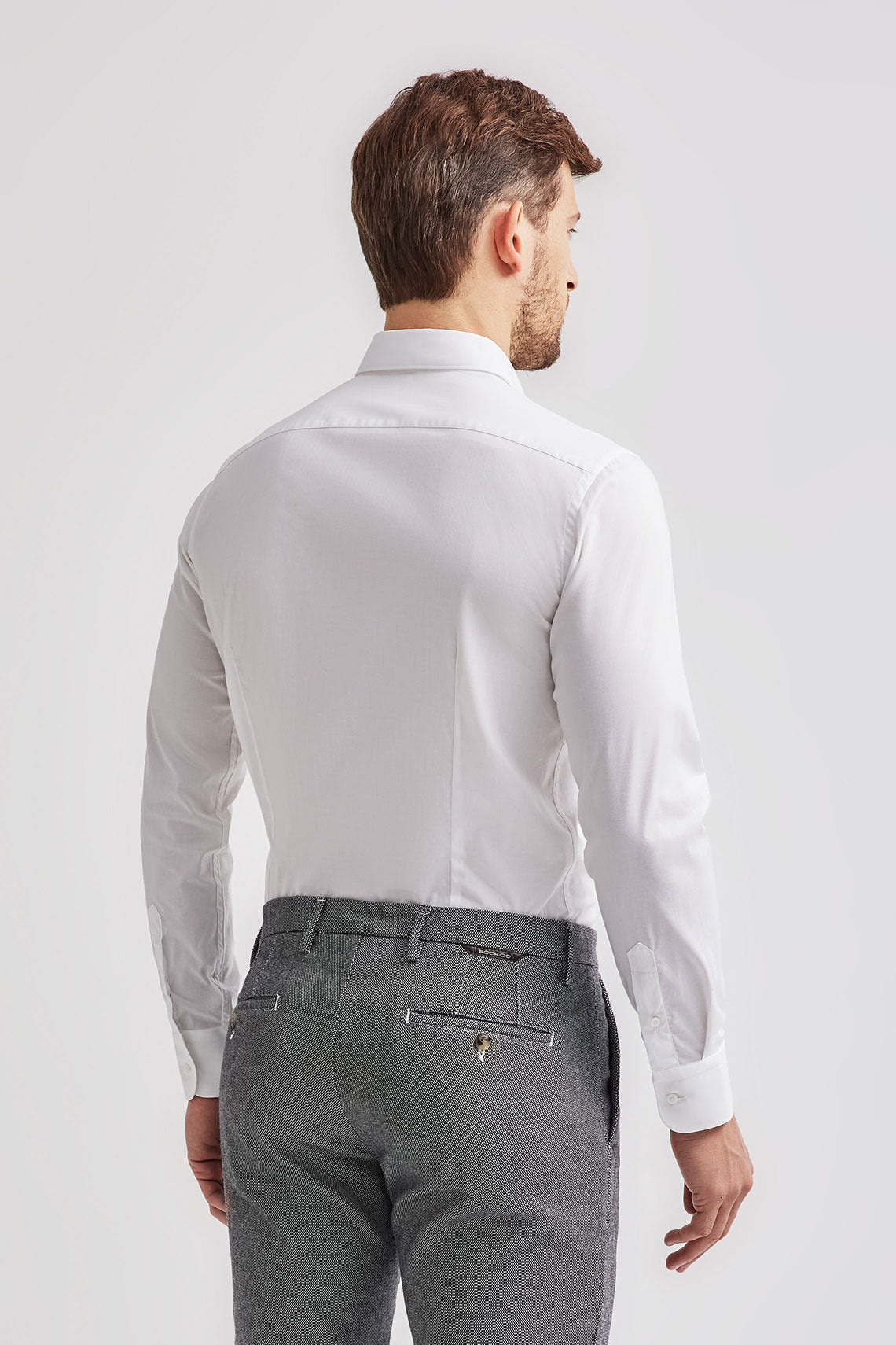 Camicia in tessuto popeline stretch con collo semifrancese