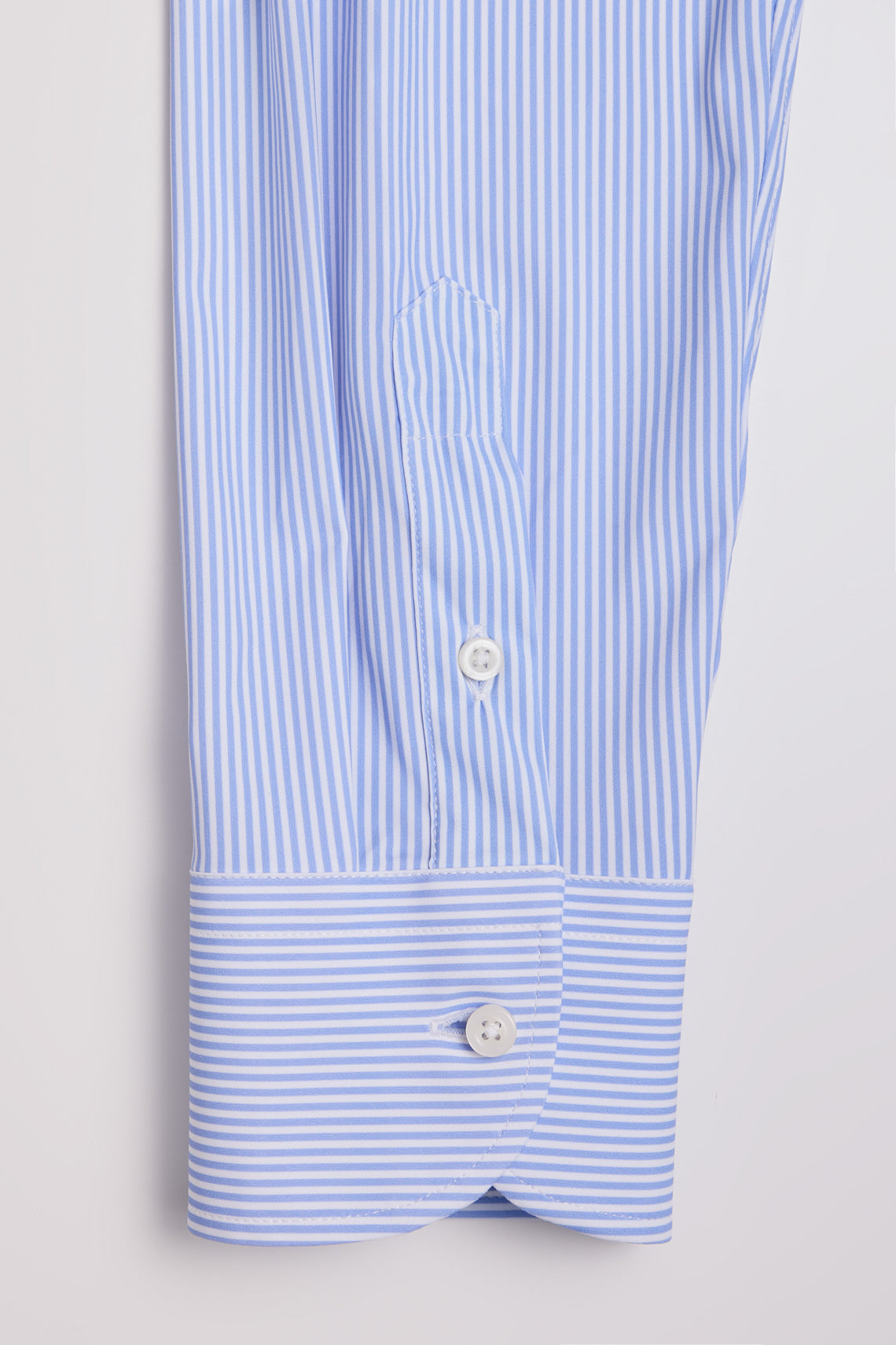 Camicia in tessuto tecnico stretch con collo semifrancese custom fit