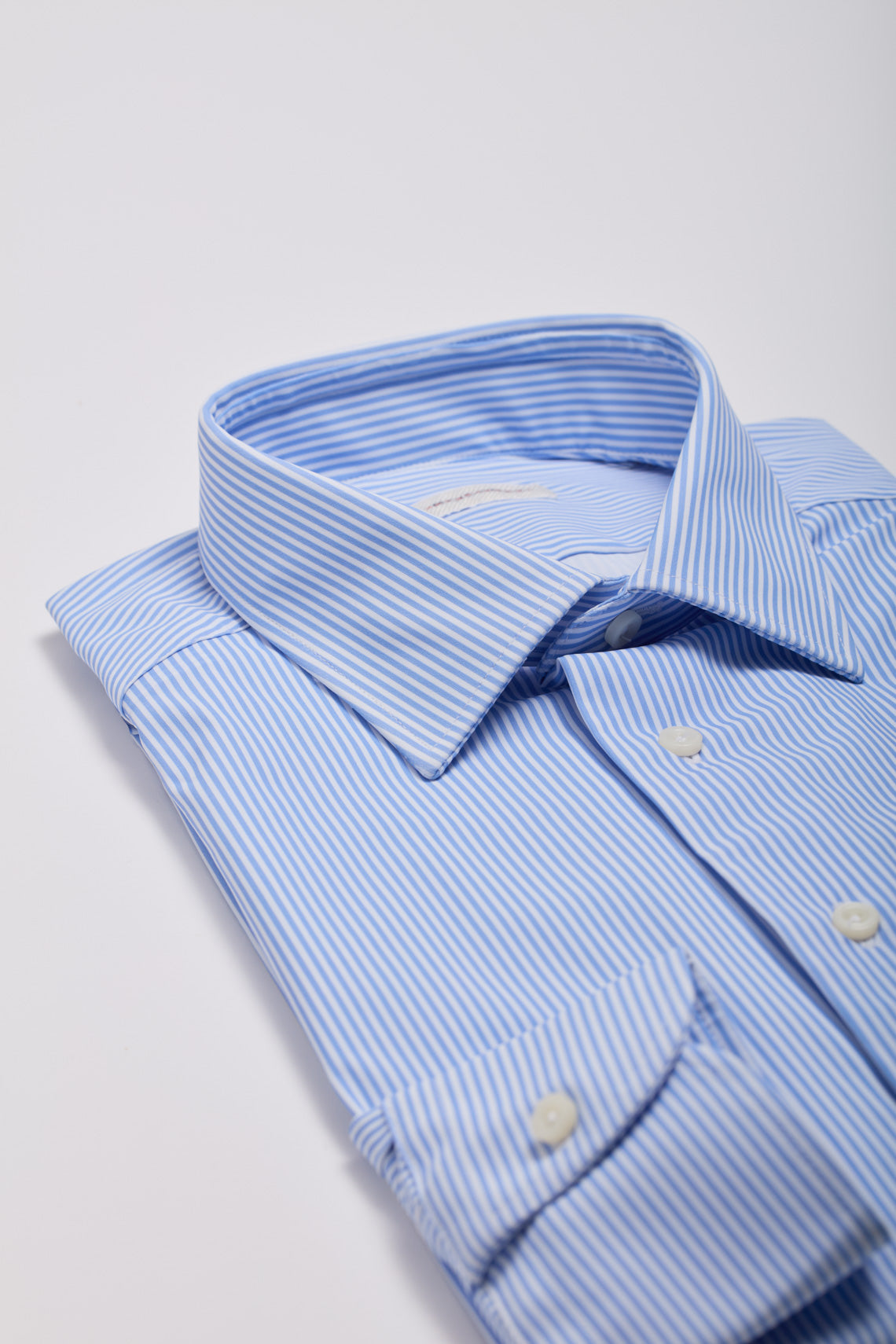 Camicia in tessuto tecnico stretch con collo semifrancese custom fit