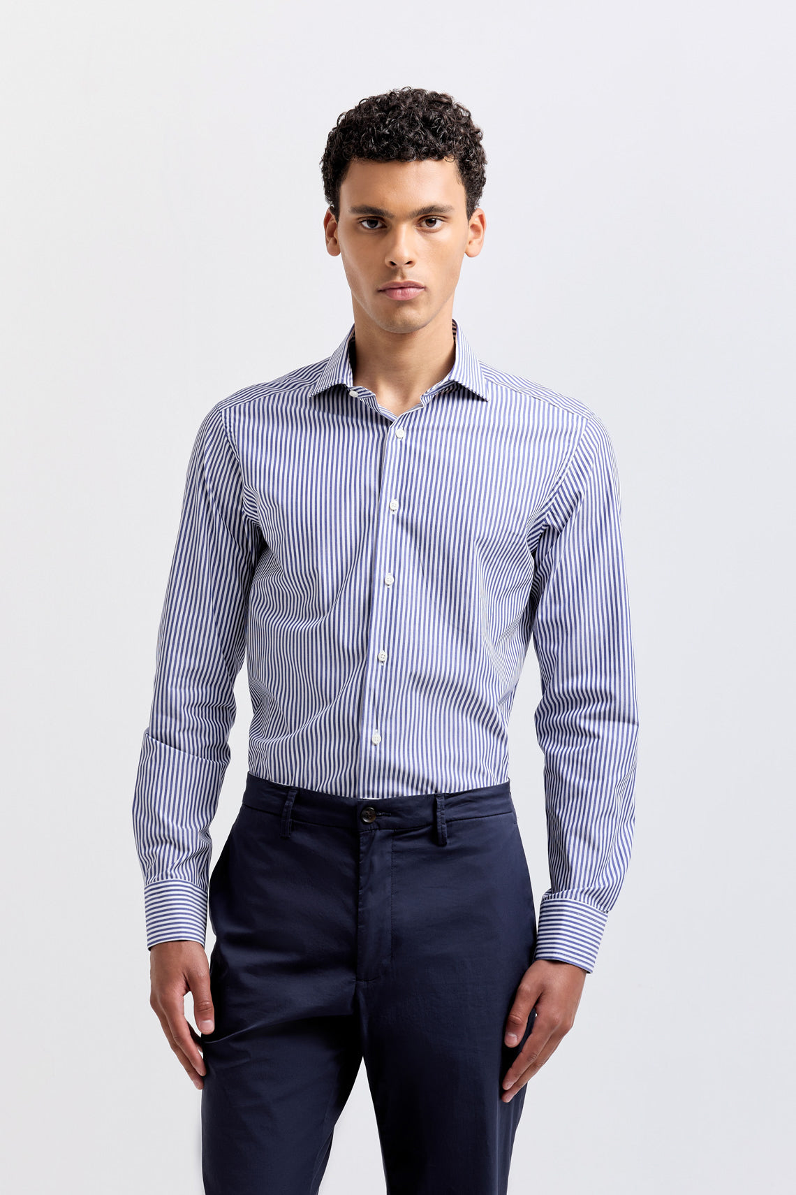 Camicia in cotone rigato con collo francese
