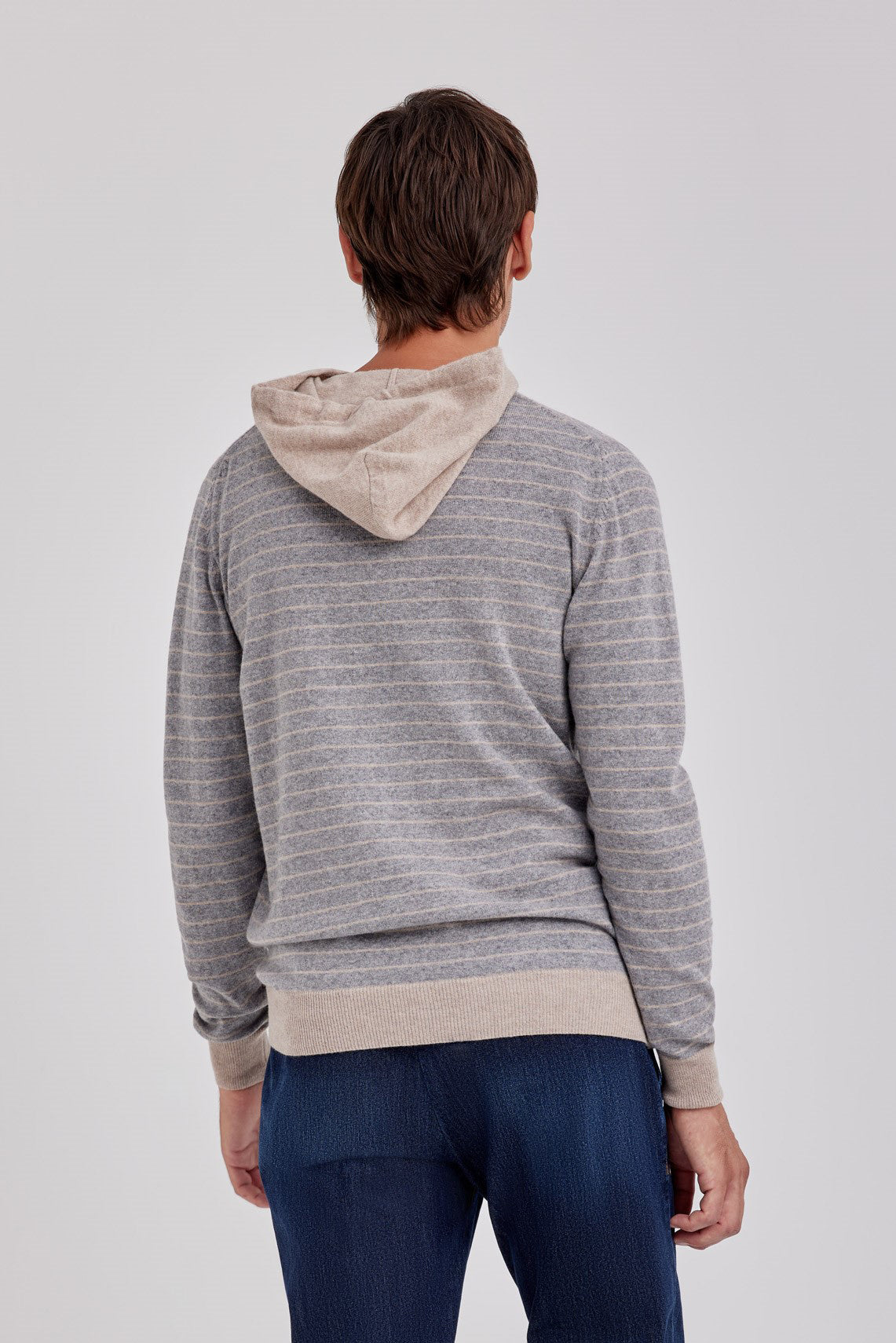 MAGLIA RIGATA CON CAPPUCCIO E BORDI TINTA UNITA