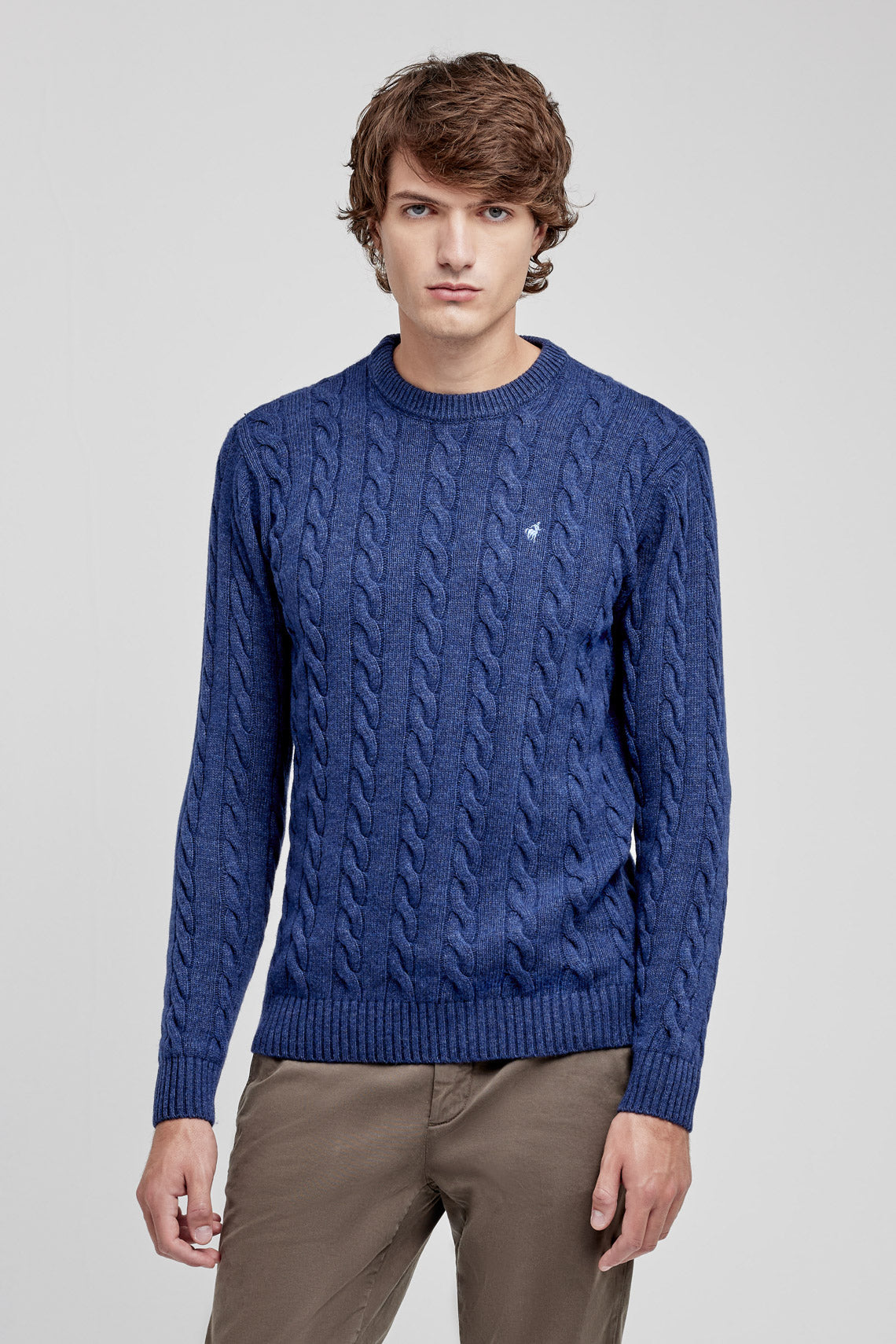 Maglia girocollo con lavorazione treccia in lana