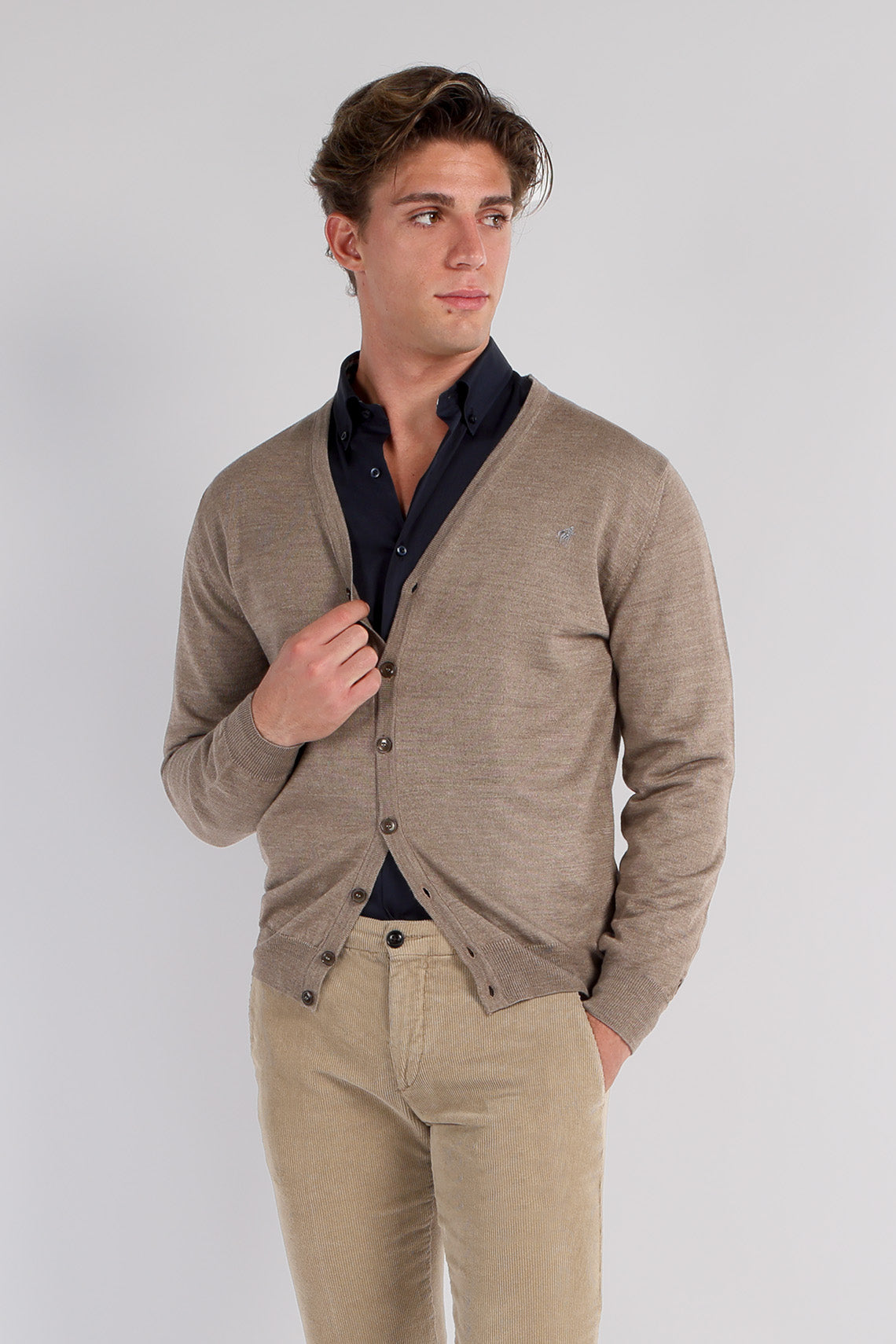 Button cardigan in combed wool regular fit