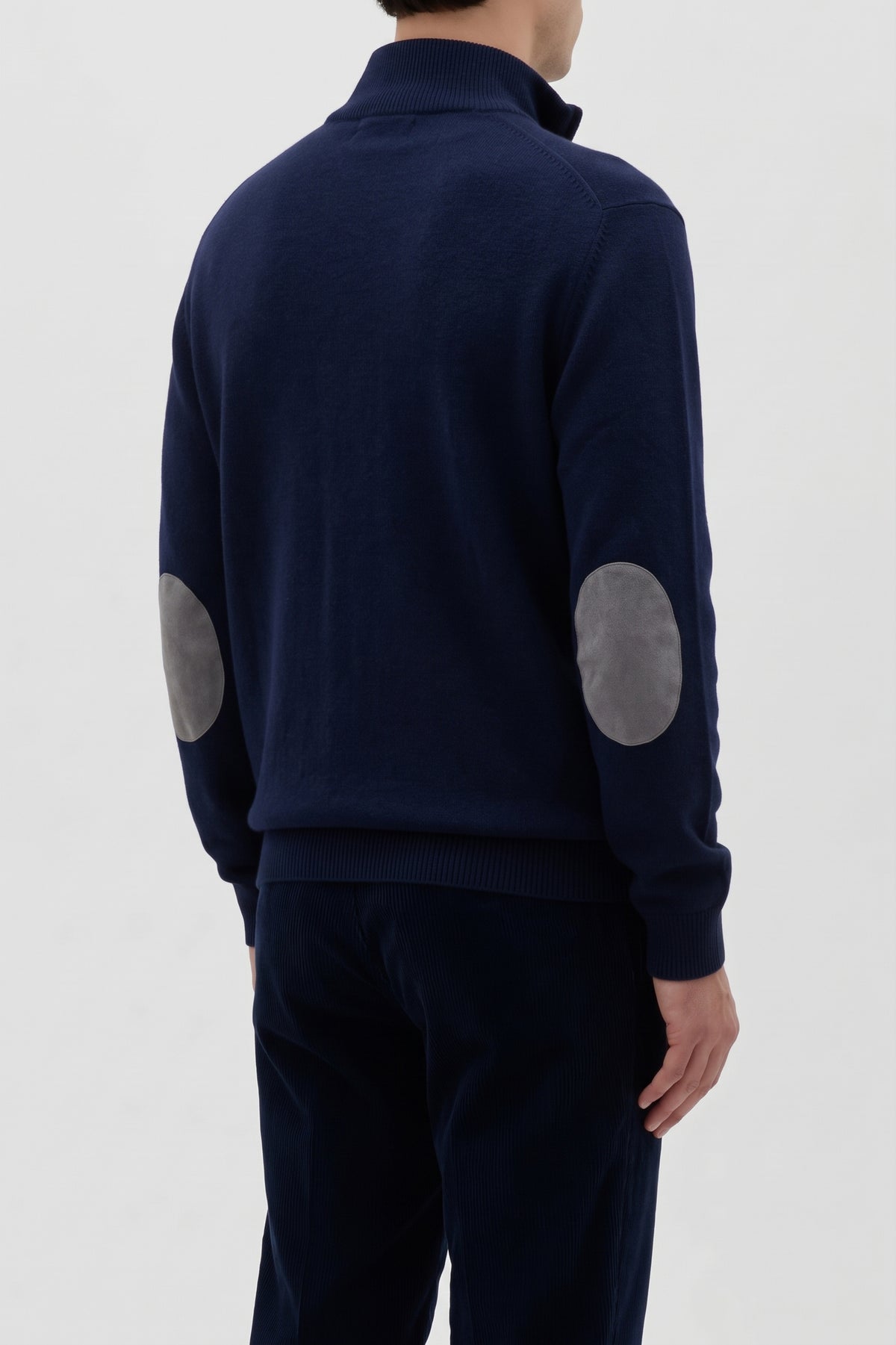 Maglia lupetto in Lambswool con toppe in alcantara