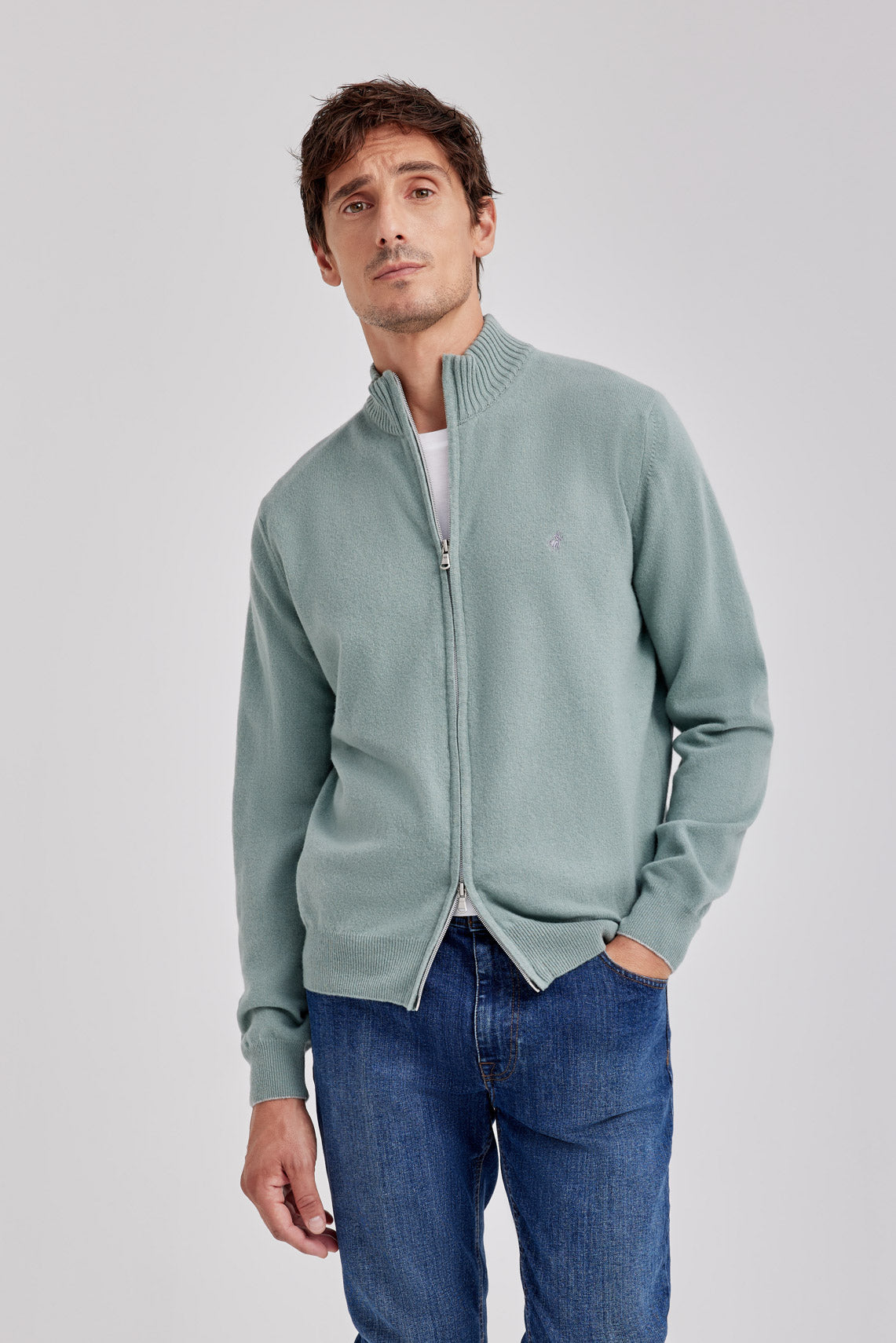 Full zip cardigan in 100% pure carded wool regular fit
