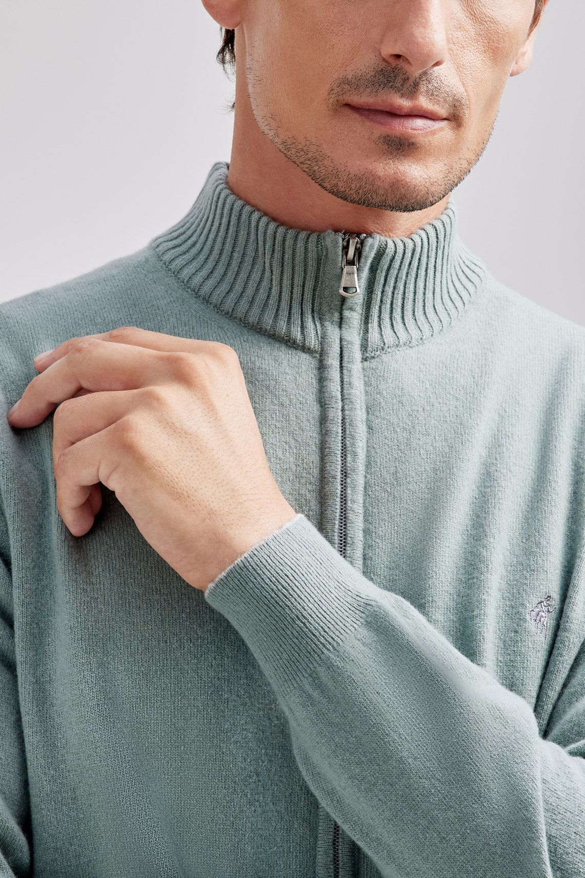 Full zip cardigan in 100% pure carded wool regular fit