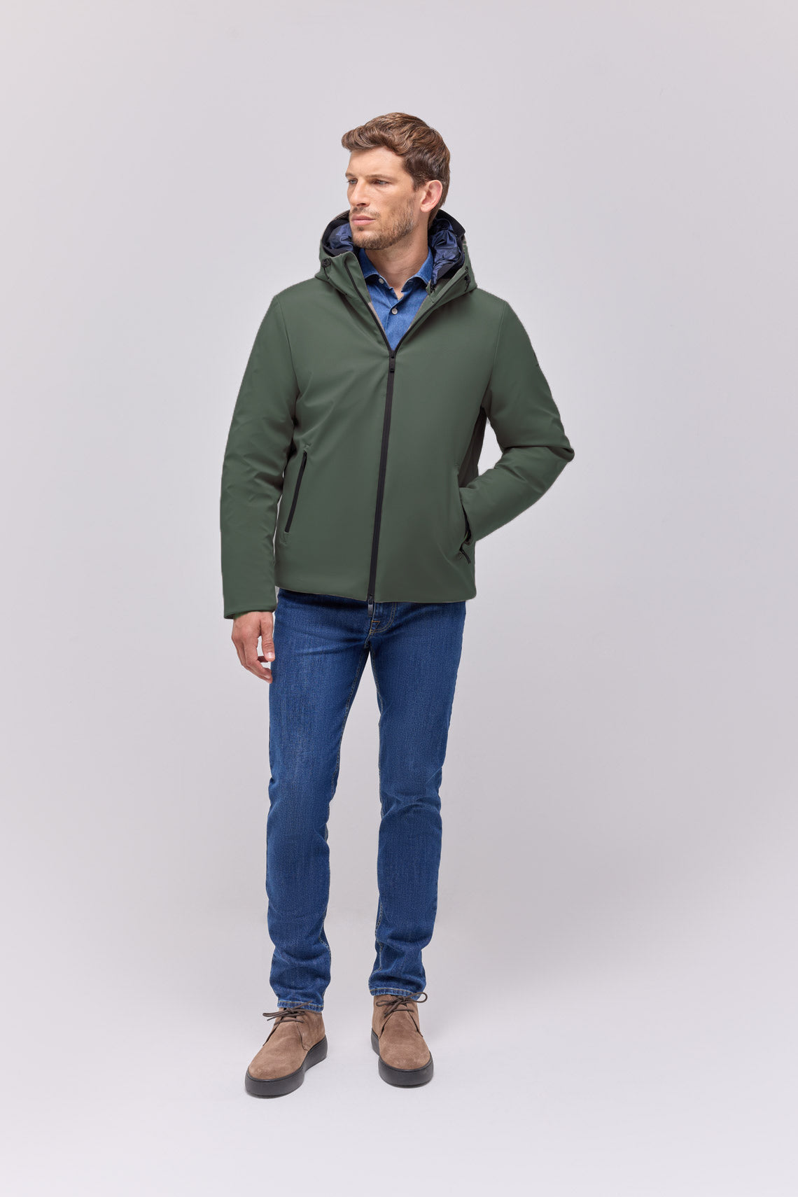 Parka corto imbottito in techno stretch con cappuccio staccabile