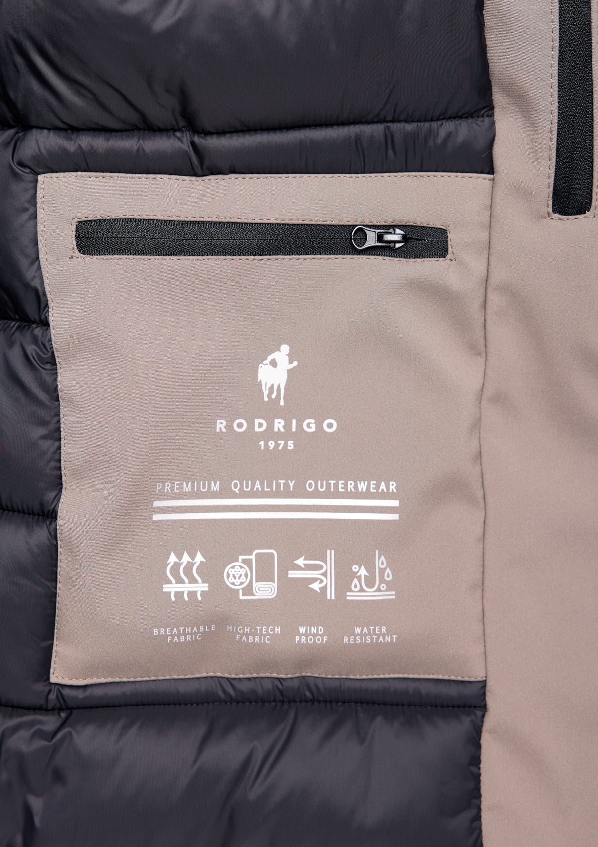 Short padded parka in techno stretch detachable hood