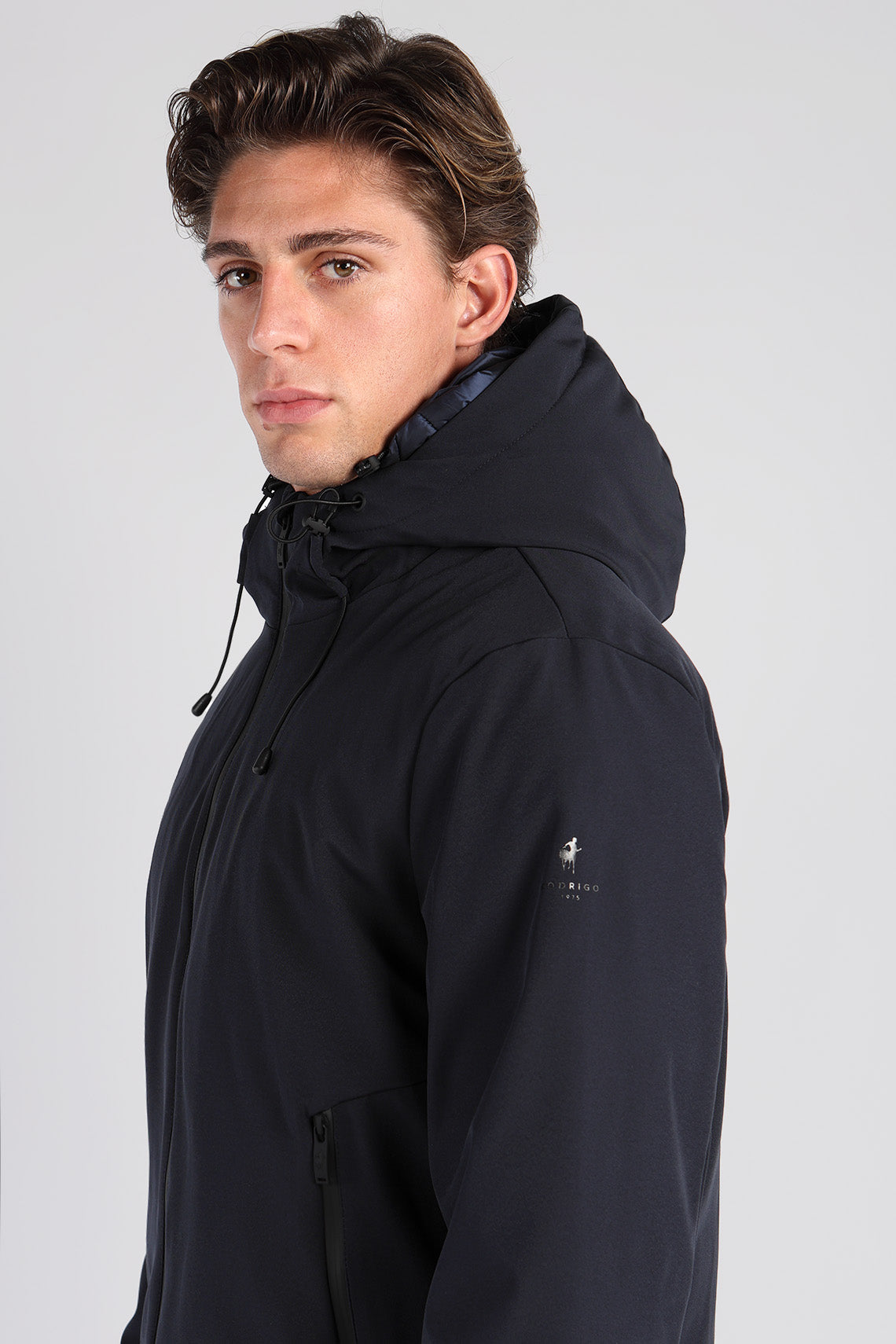 Giubbotto in poly-stretch cappuccio con imbottitura staccabile custom fit