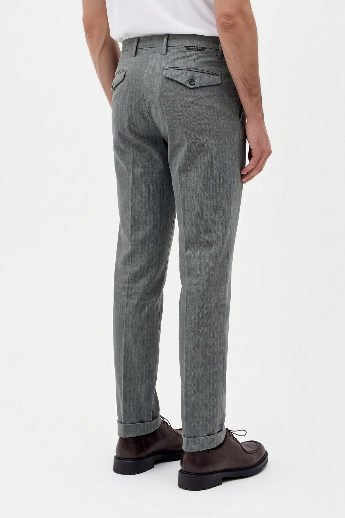 Pantalone chino sovrattinto  con tasca e pattine dietro