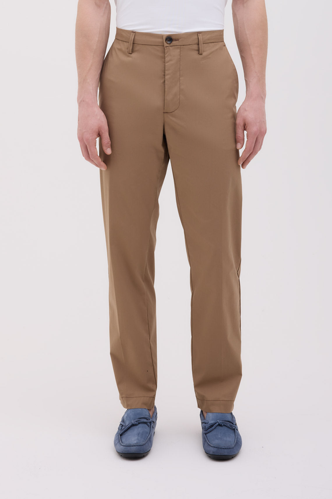 PANTALONE CHINO CON TASCA E PATTINA DIETRO IN  POPELINE TECNICO ELASTI