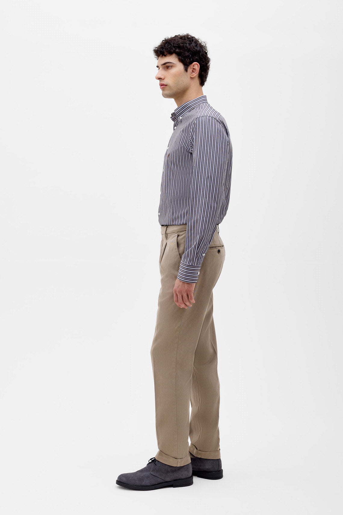 Pantalone chino sovrattinto   con una pences, tessuto elasticizzato