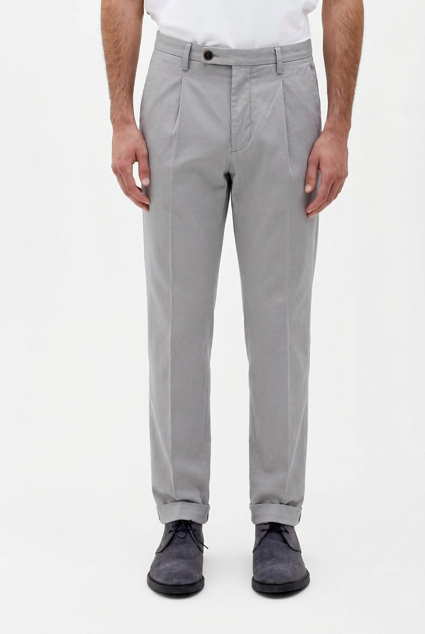 Pantalone chino sovrattinto   con una pences, tessuto elasticizzato