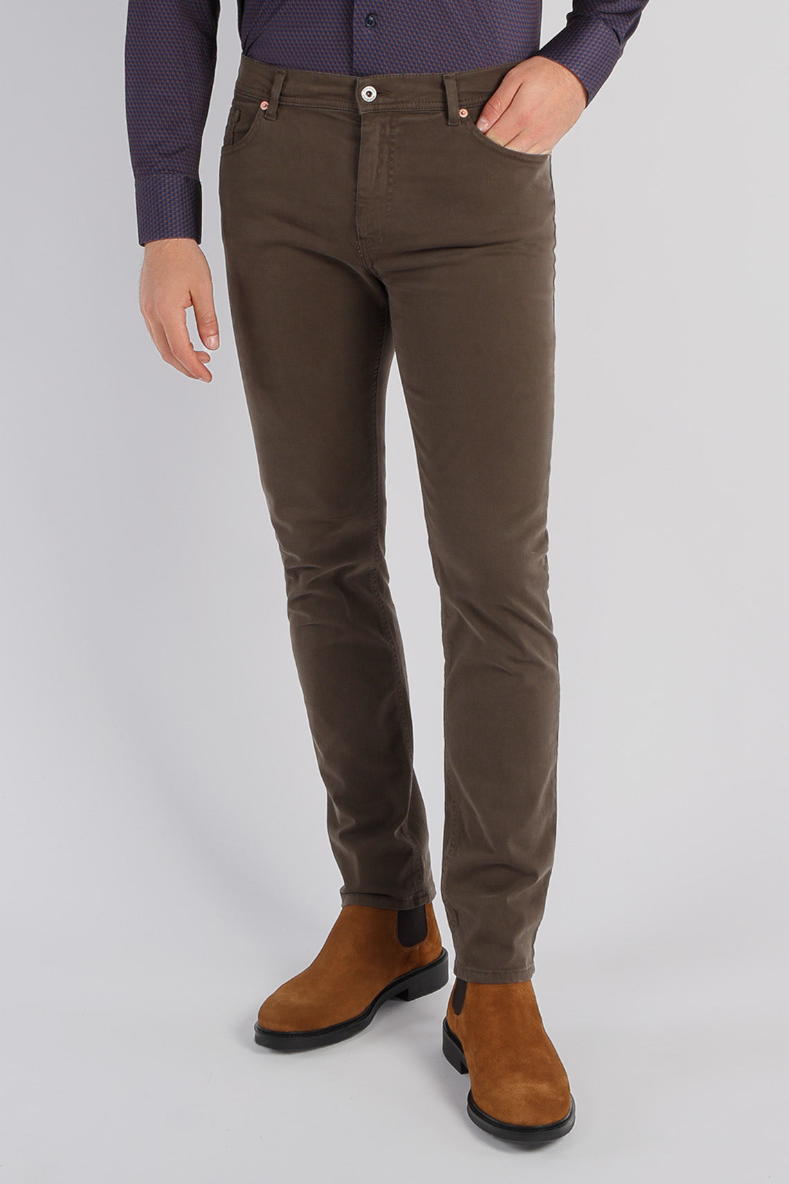 5-Pocket trousers in garment-dyed stretch gabardine custom fit