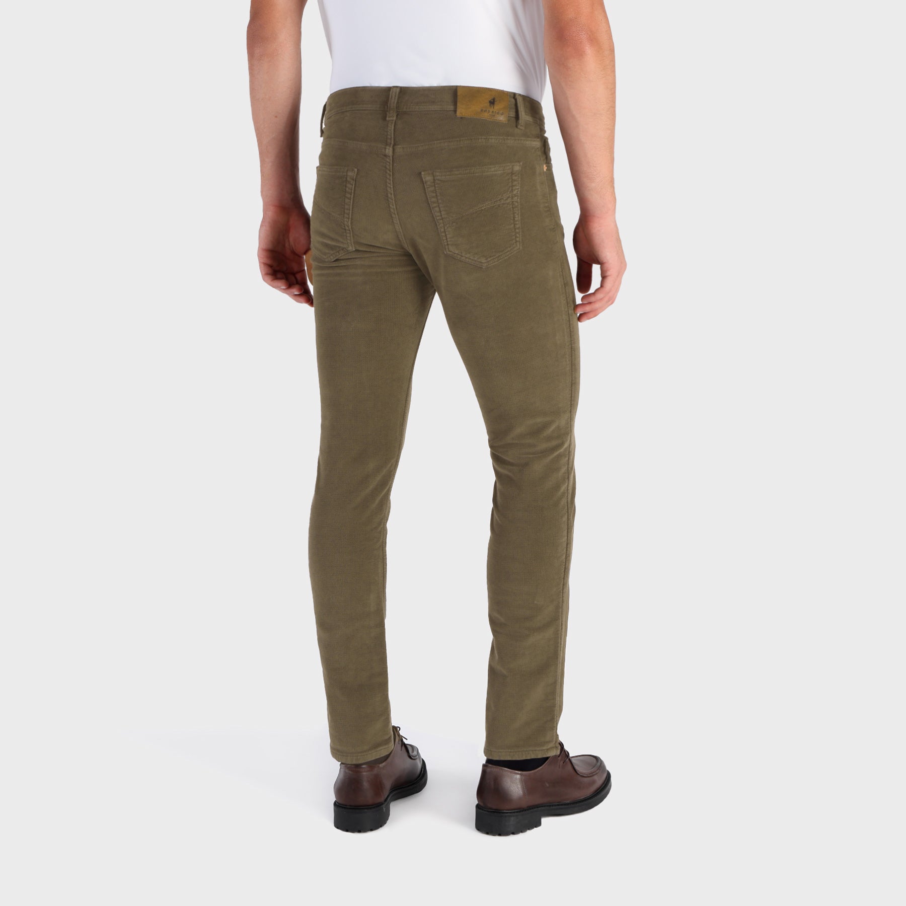 5-Pocket trousers in garment-dyed stretch gabardine slim fit