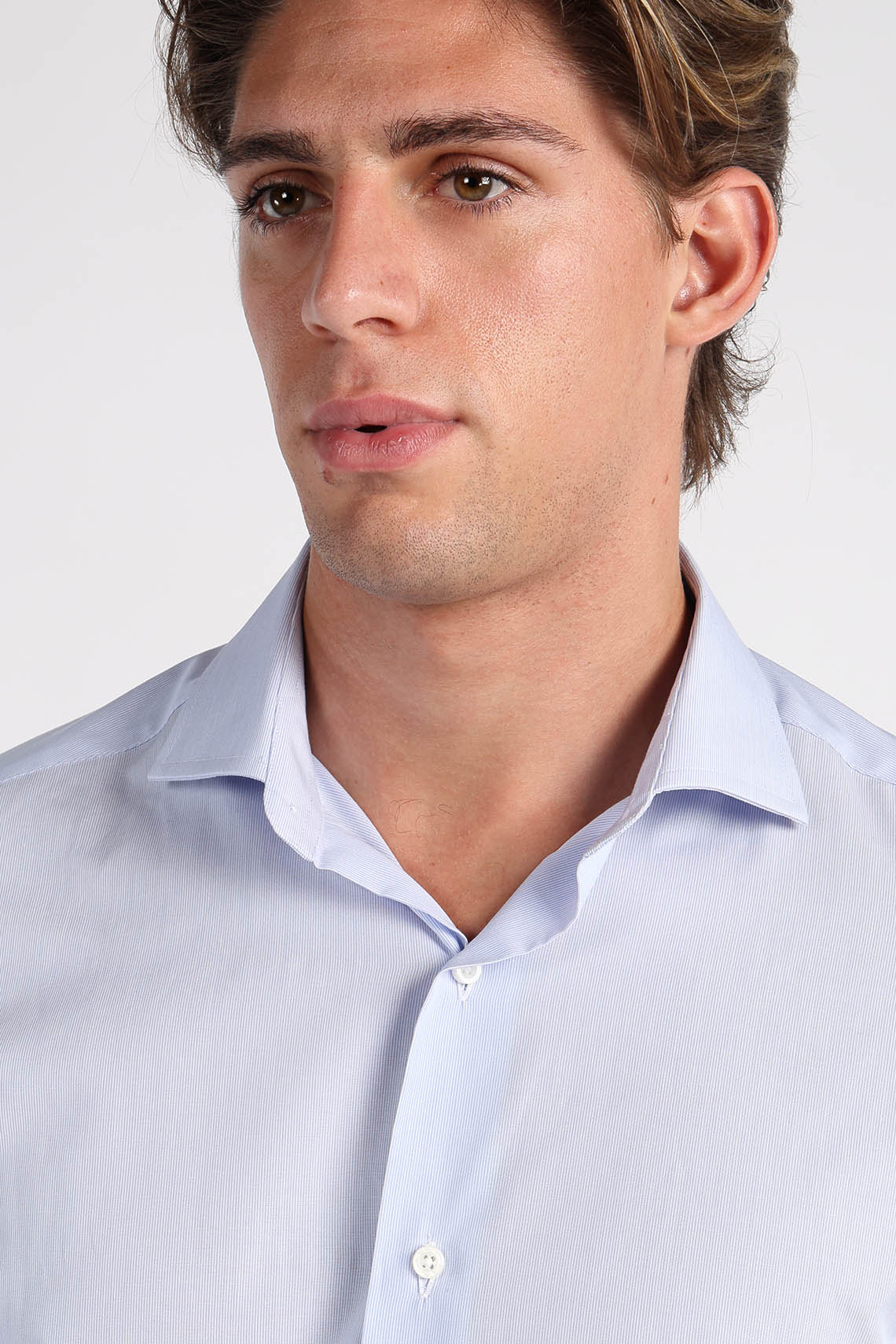 Camicia a righe sottili con collo francese